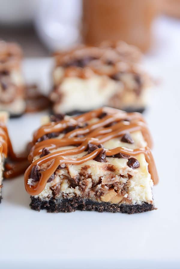 Oreos + cheesecake + snickers + caramel. Talk about a showstopper of a dessert! Plus, you won’t believe how simple it is to make these caramel snickers cheesecake bars!