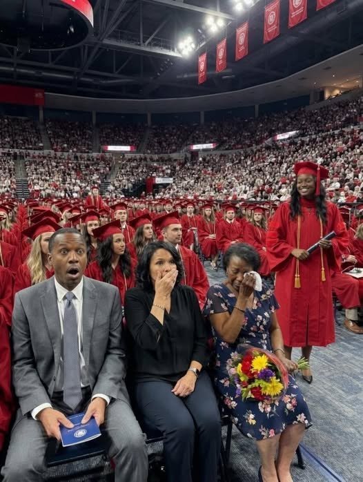 My parents abandoned me in a hospital at 13 because my ca.nc.er treatment was “too expensive.” 15 years later, hearing I was the Valedictorian of Columbia University College, they demanded VIP tickets
