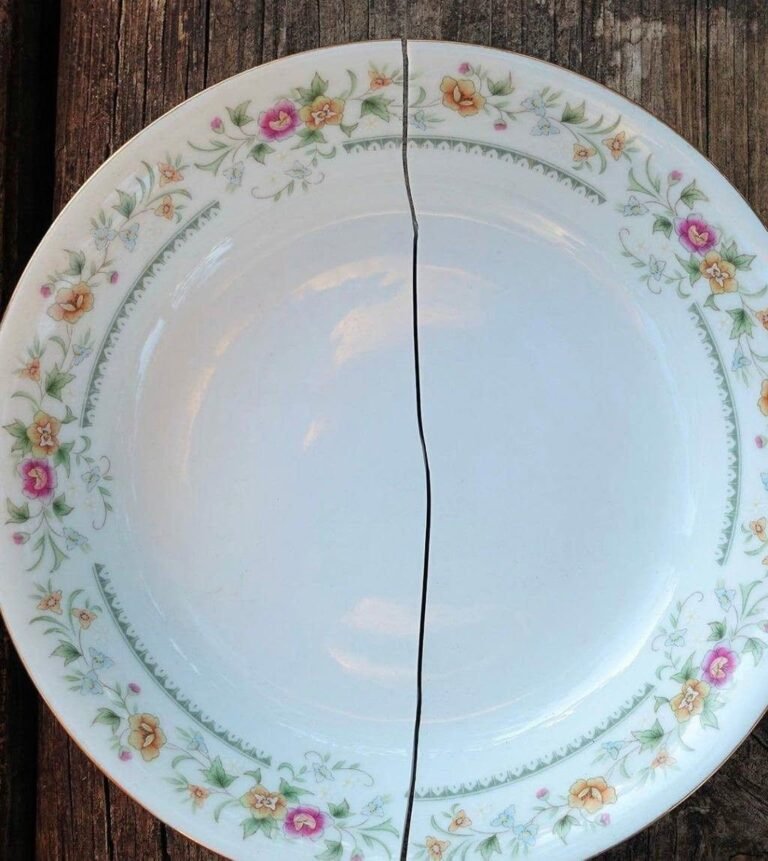 Simple DIY Ideas to Give Old Plates a New Purpose
